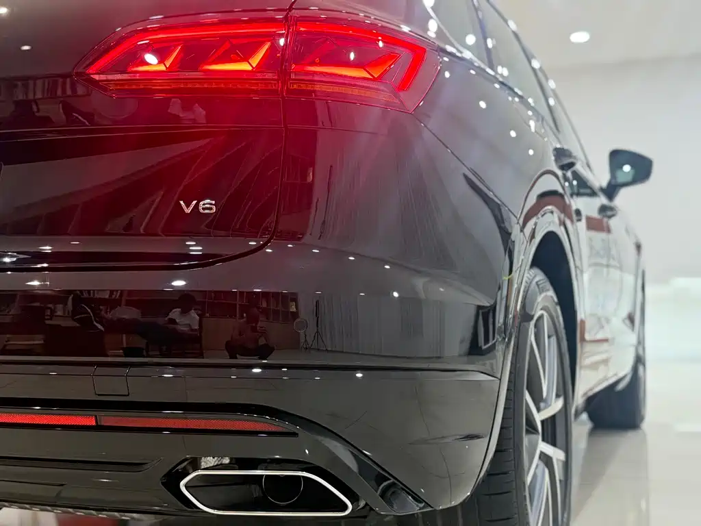 Volkswagen Touareg 2022 — фото 10