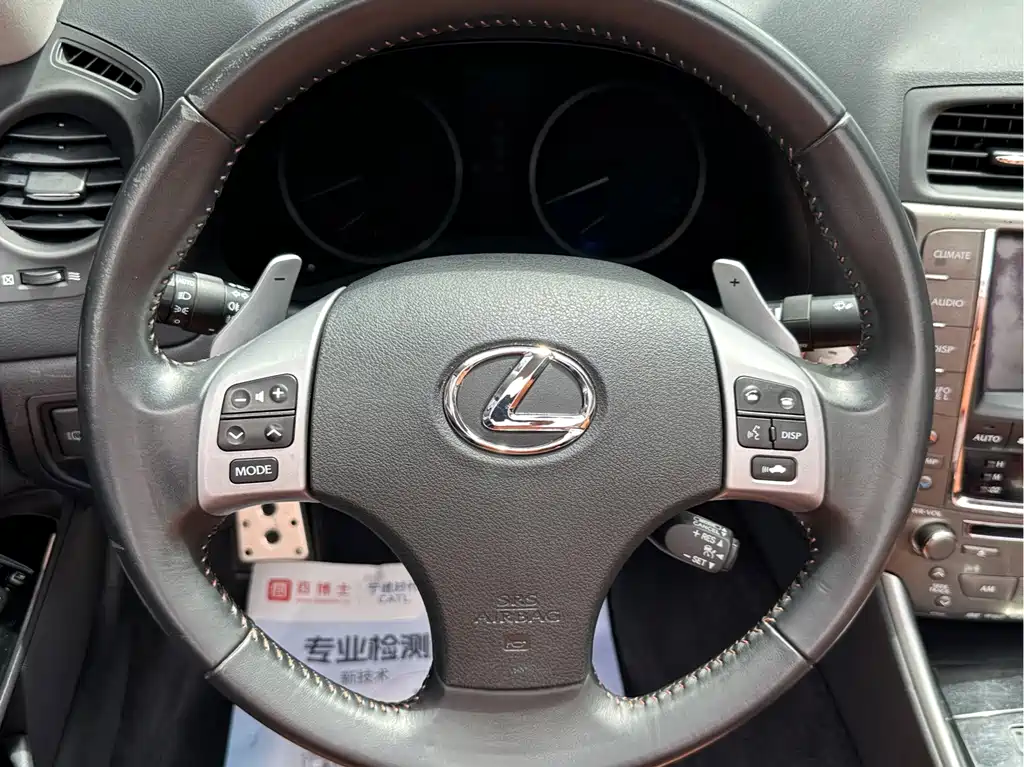 Lexus IS 2012 — фото 19