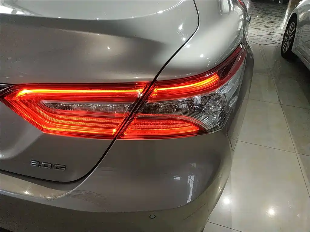 Toyota Camry 2019 — фото 24