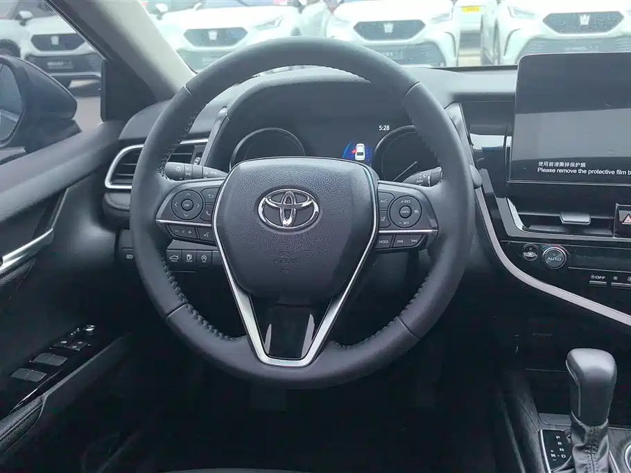Toyota Camry 2023 — фото 15