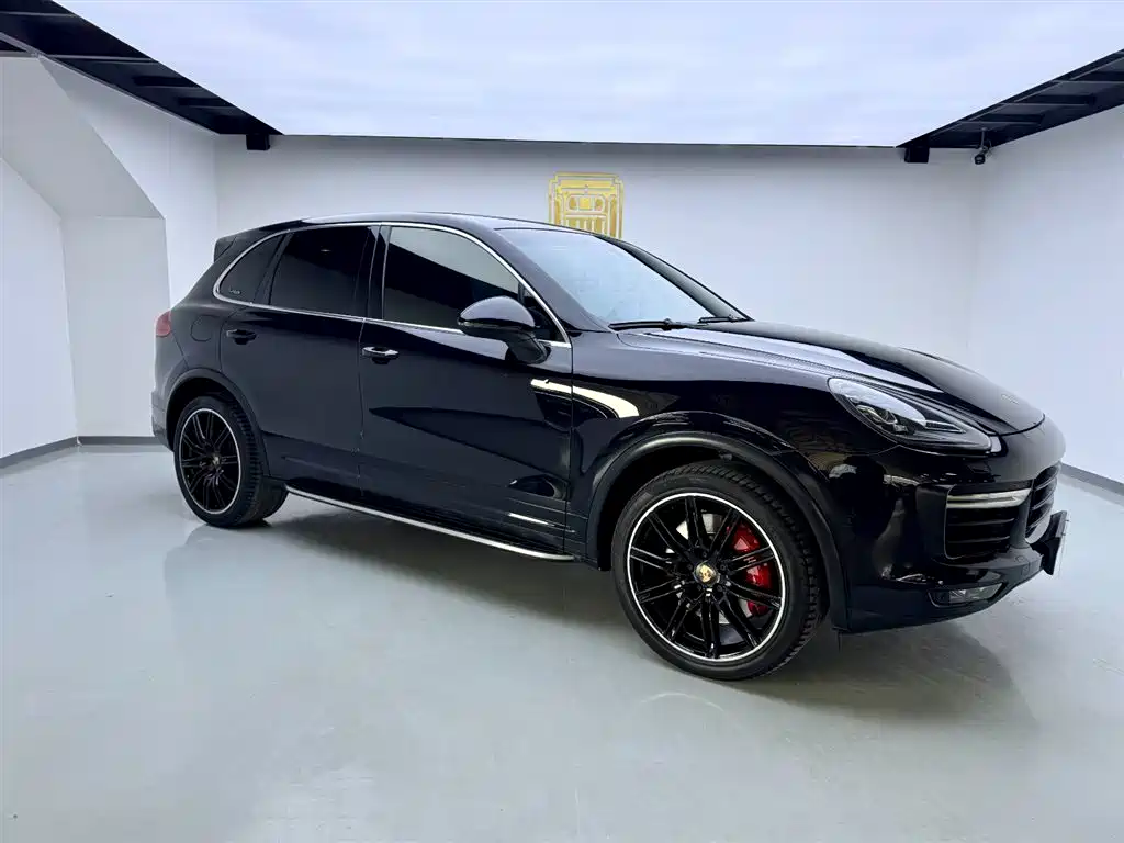 Porsche Cayenne 2017 — фото 8