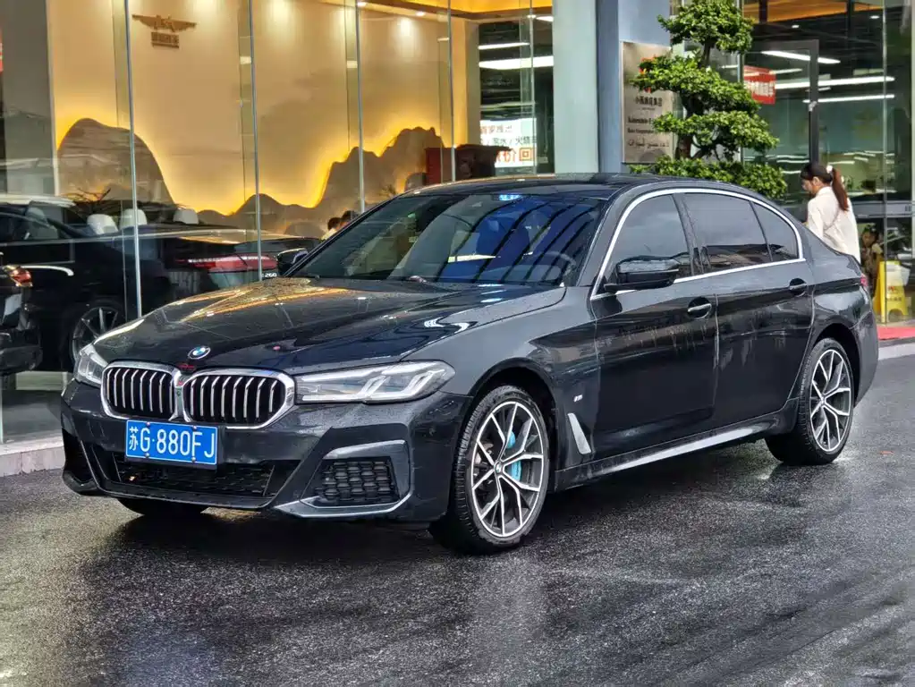 BMW 5 Series 2023 — фото 1