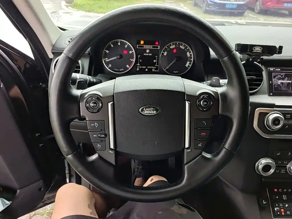 Land Rover Discovery 2017 — фото 11