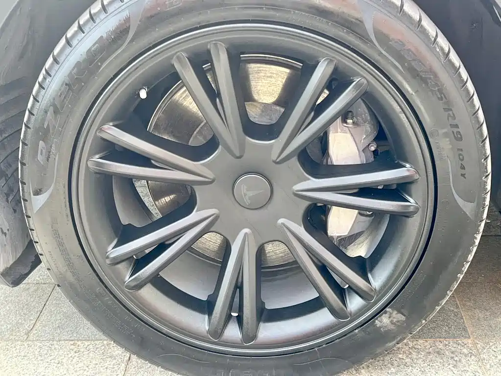 Tesla Model Y 2022 — фото 17