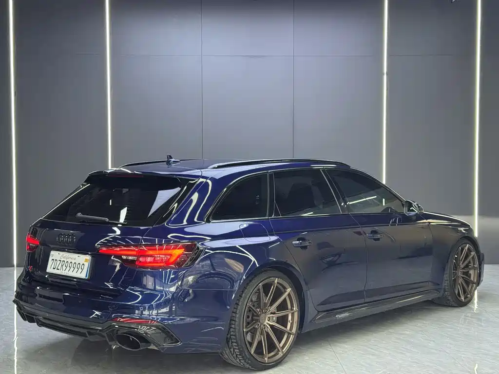 Audi RS 4 2019 — фото 9