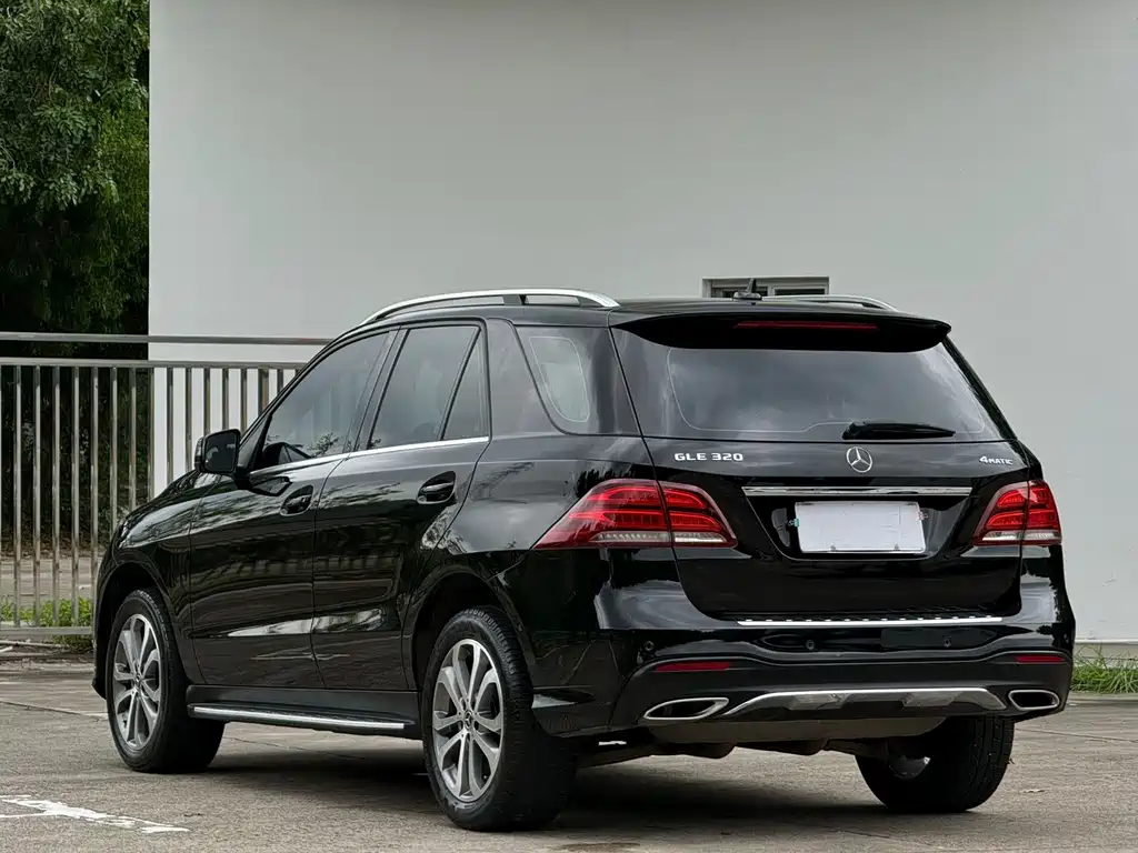 Mercedes-Benz GLE 2018 — фото 11