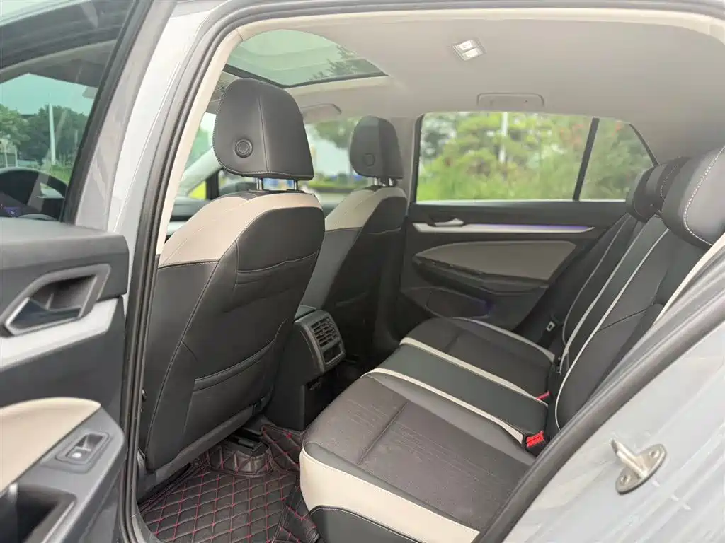 Volkswagen Golf 2021