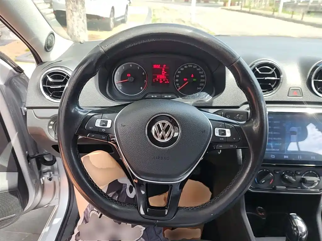 Volkswagen Jetta 2018 — фото 11