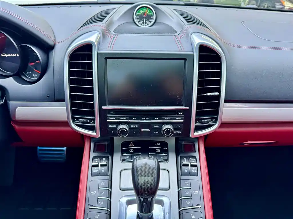 Porsche Cayenne 2017 — фото 14