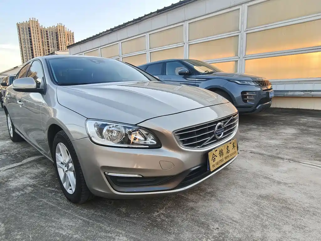 Volvo S60 2015 — фото 2