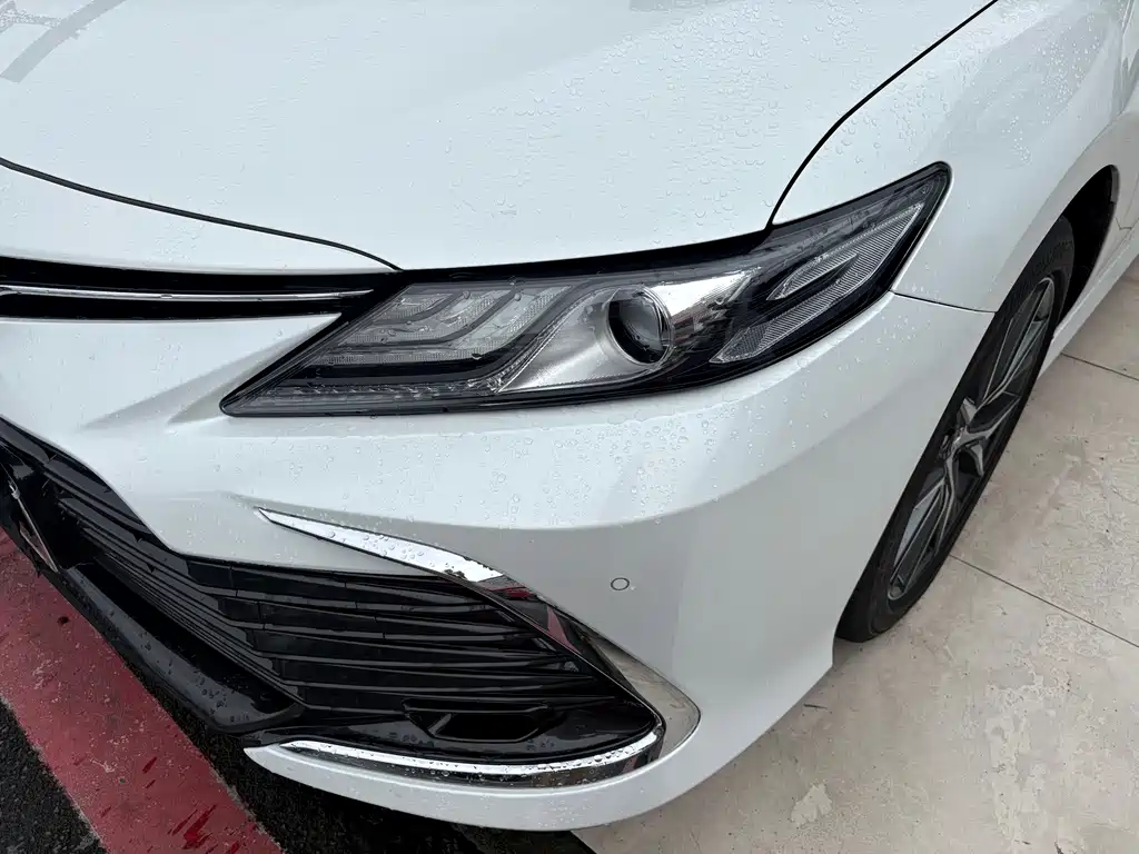 Toyota Camry 2023 — фото 3
