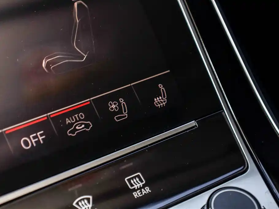 Audi Q8 2023 — фото 35