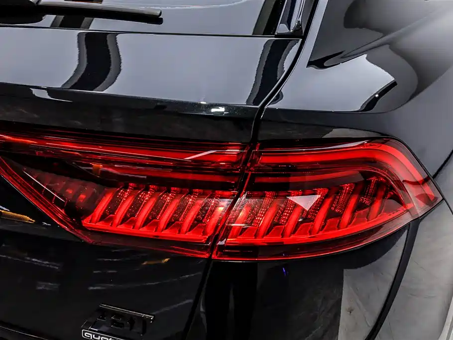 Audi Q8 2023 — фото 26