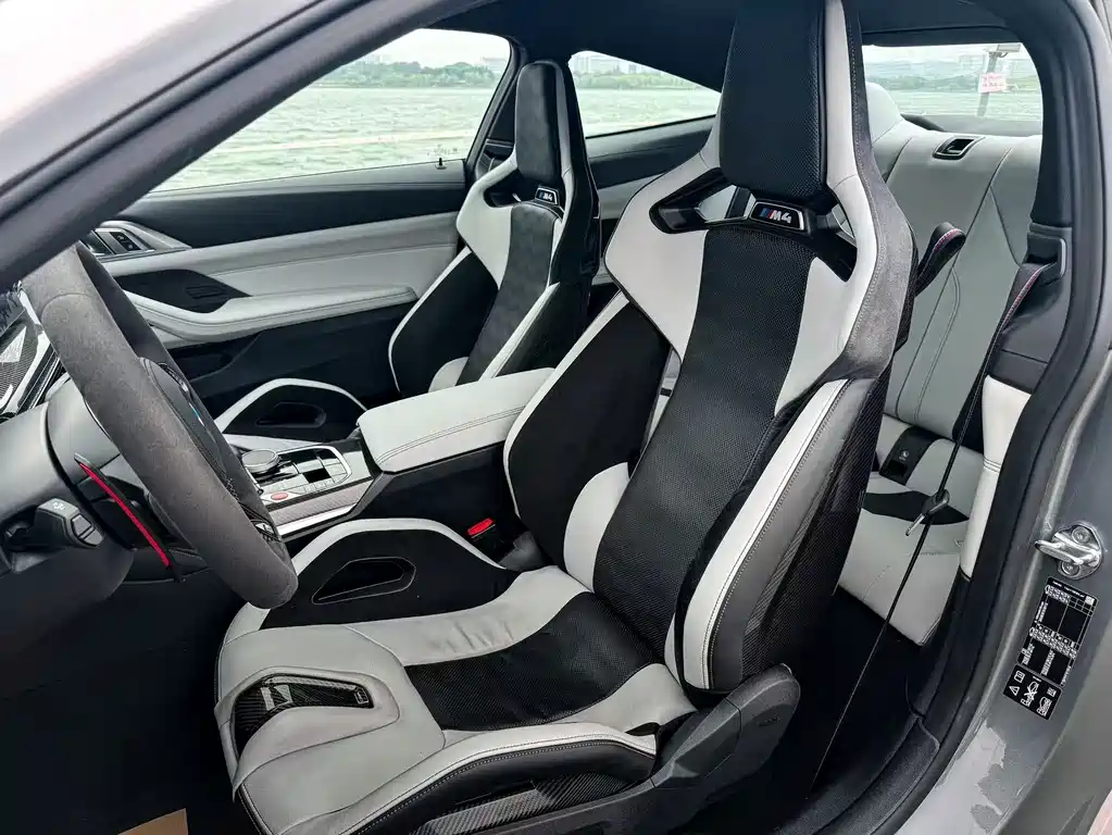 BMW M4 2025 — фото 10