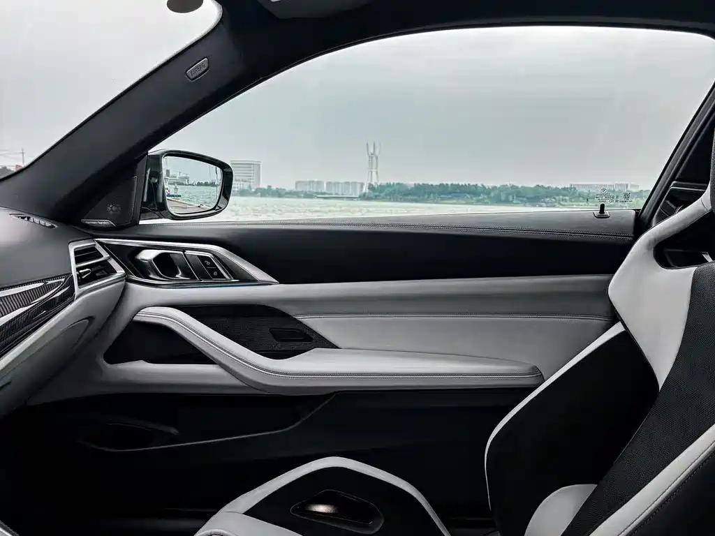 BMW M4 2025 — фото 12