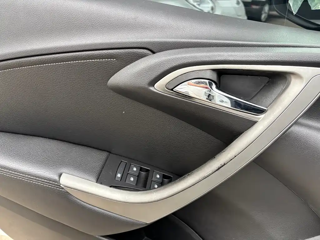 Buick Excelle 2013 — фото 12