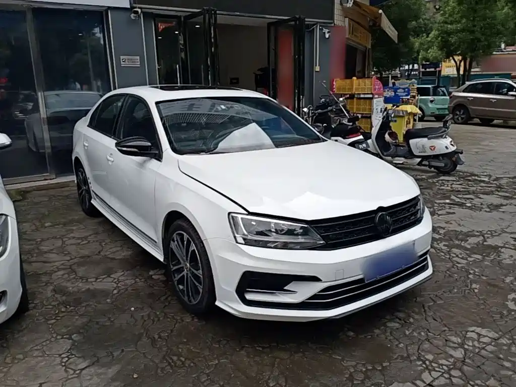 Volkswagen Sagitar 2016