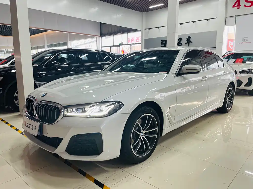 BMW 5 Series 2022 — фото 1