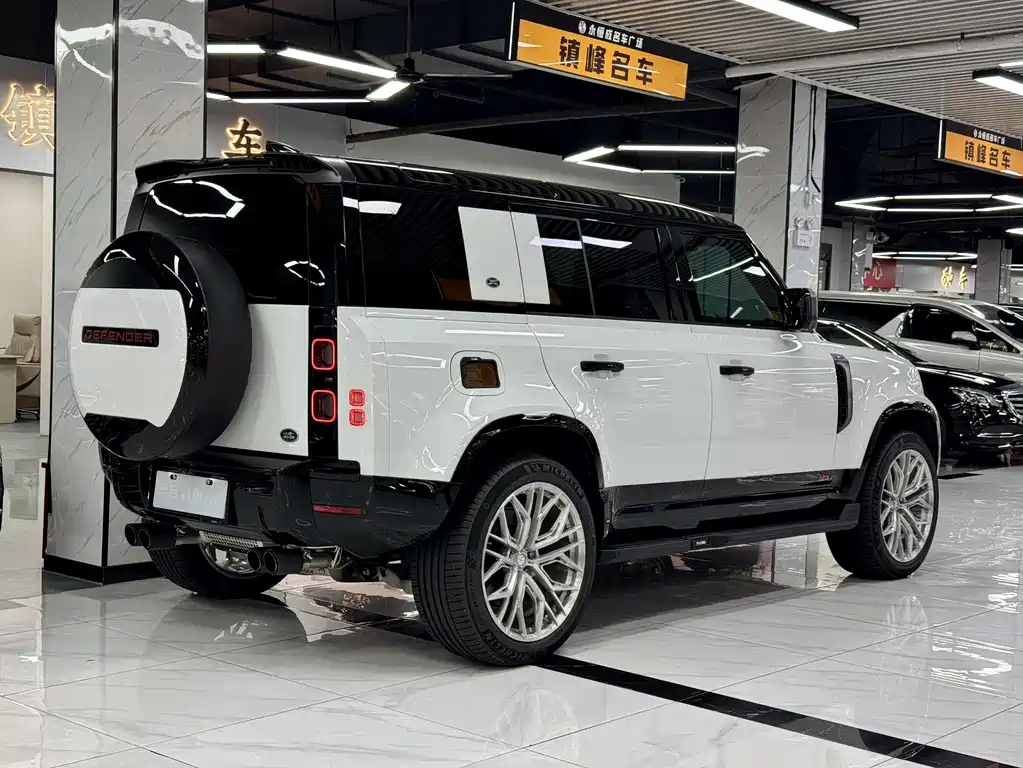 Land Rover Defender 2024 — фото 20