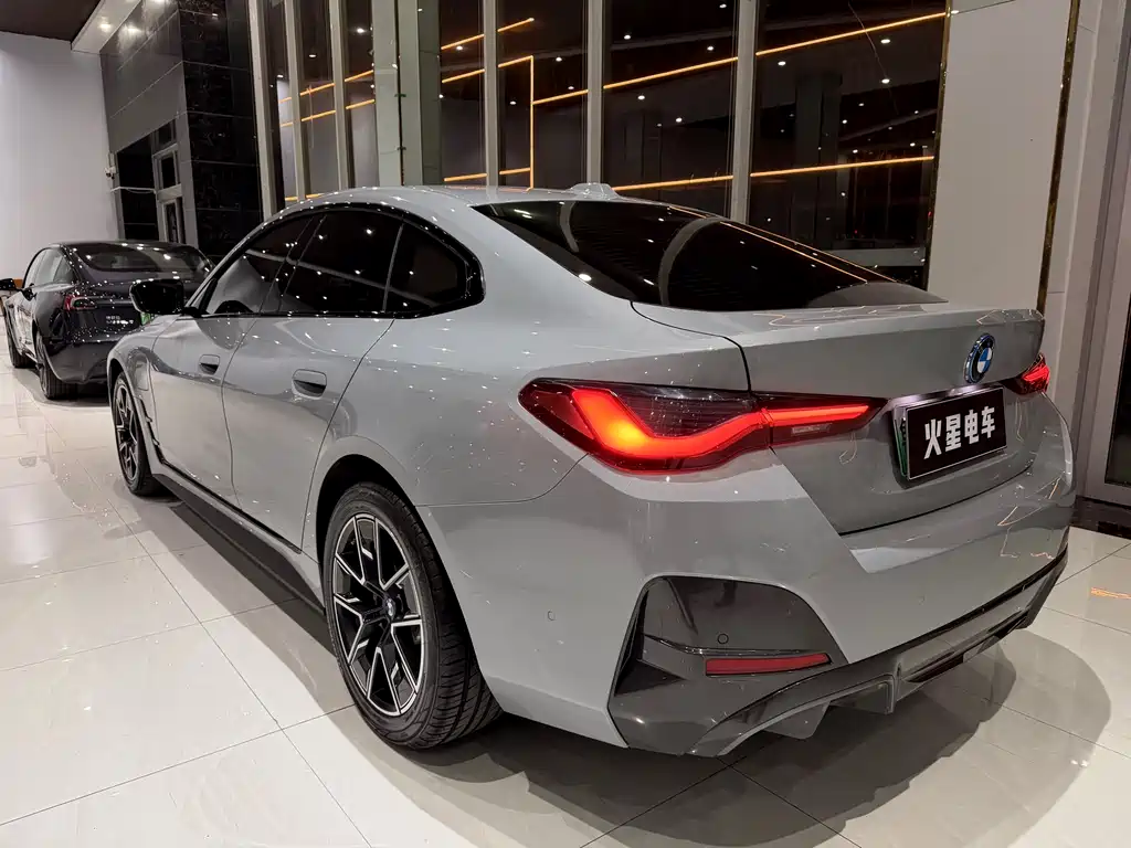 BMW i4 2025 — фото 12