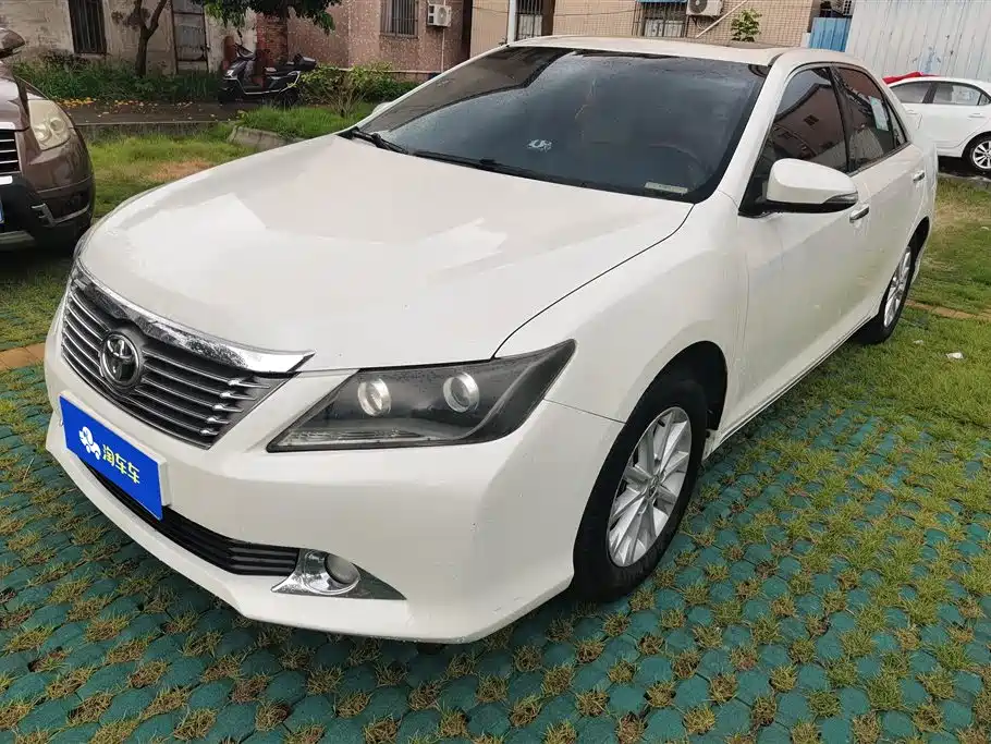 Toyota Camry 2013 — фото 1