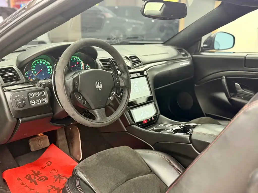 Maserati GranTurismo 2015 — фото 14