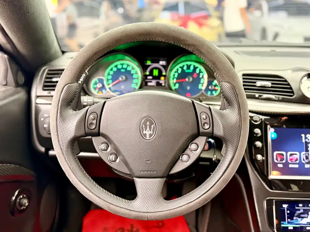 Maserati GranTurismo 2015 — фото 16