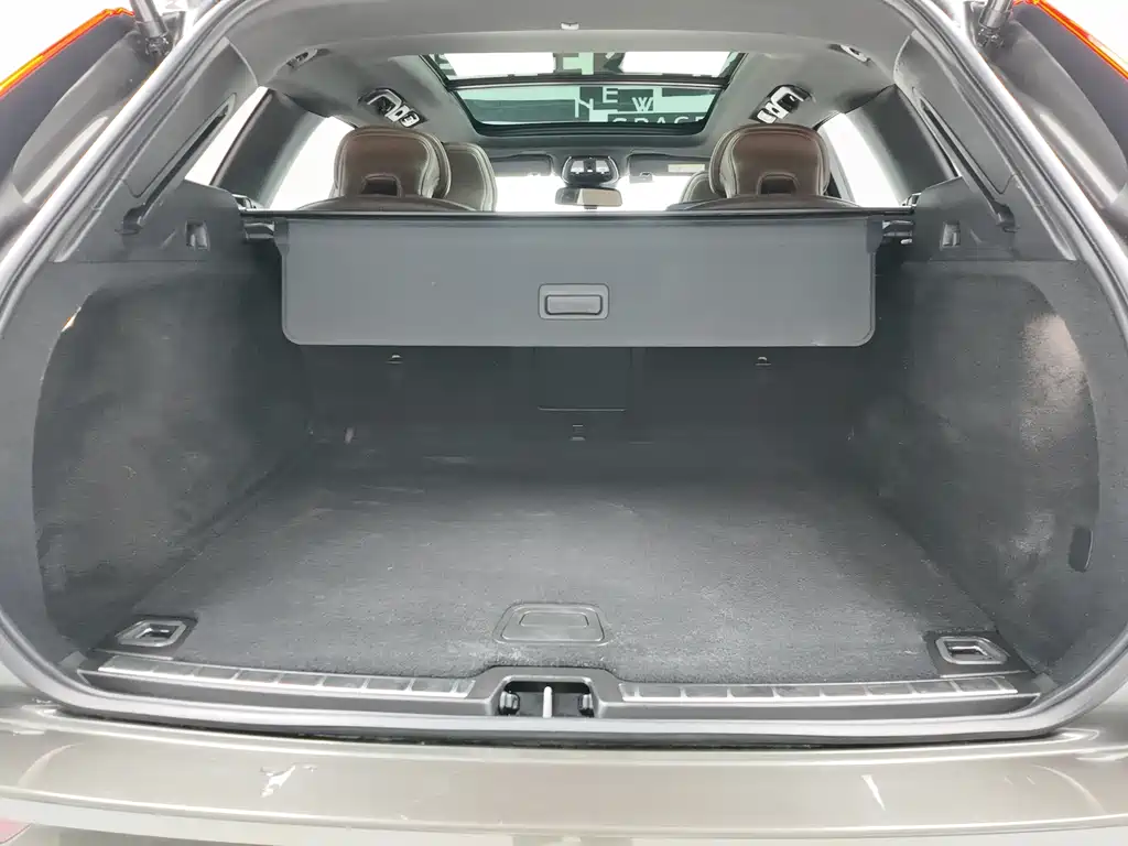 Volvo XC60 2022 — фото 10