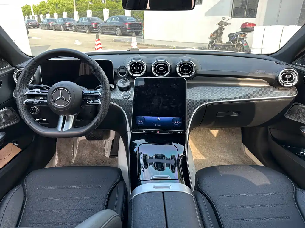 Mercedes-Benz C-Class 2025