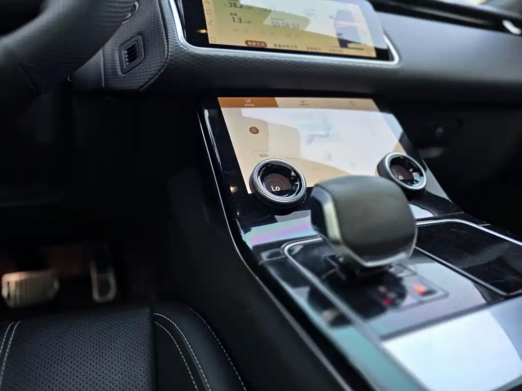 Land Rover Velar 2022 — фото 13