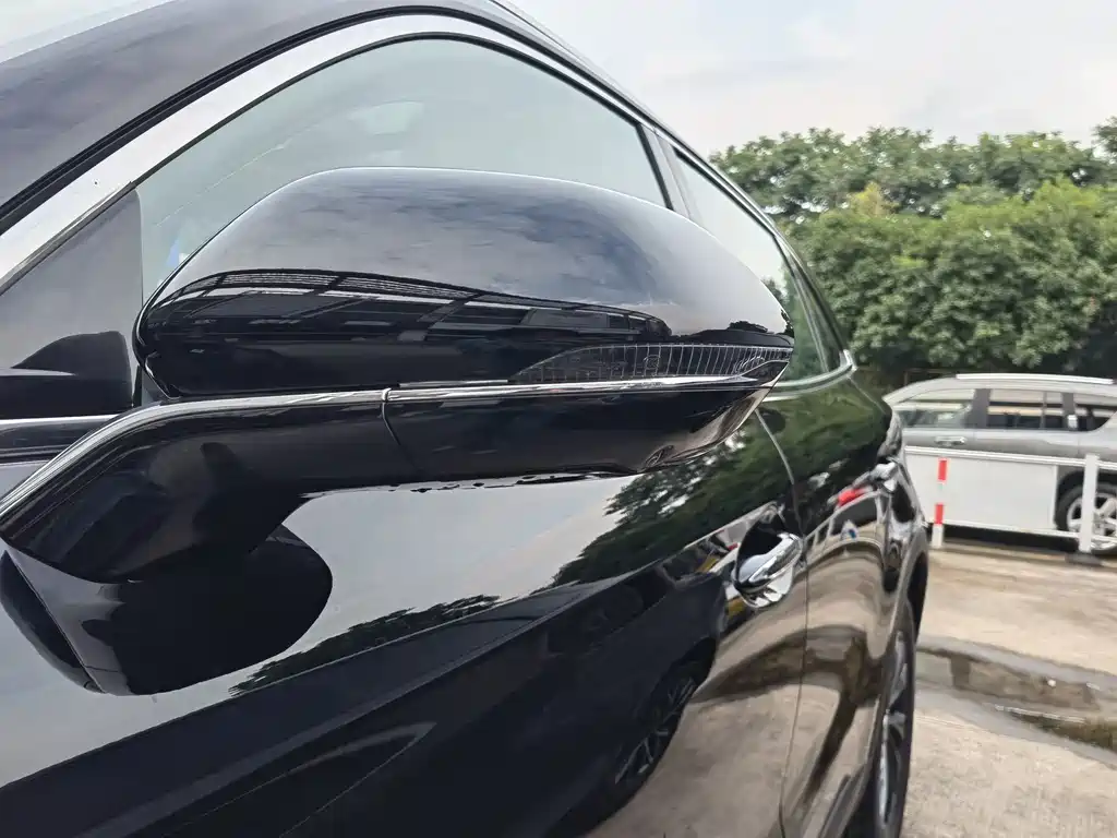 Hongqi HS5 2025