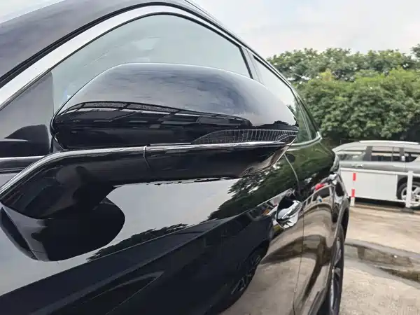 Hongqi HS5 2025