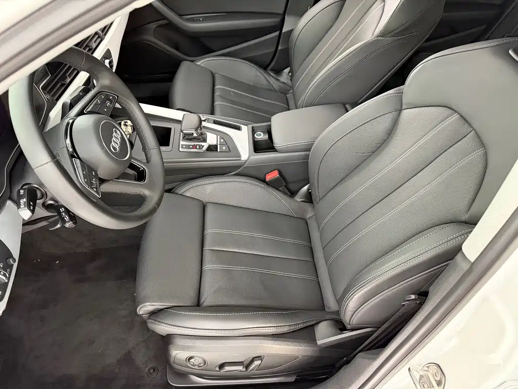 Audi A4L 2022 — фото 27