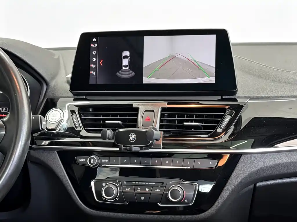 BMW 1 Series 2022 — фото 10