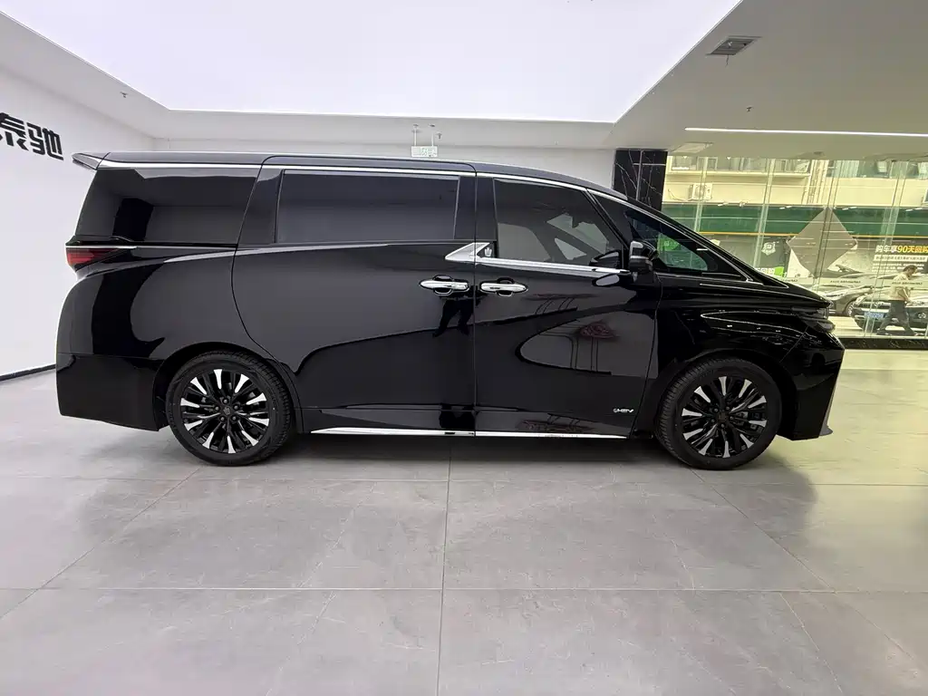 Toyota Vellfire 2024 — фото 6