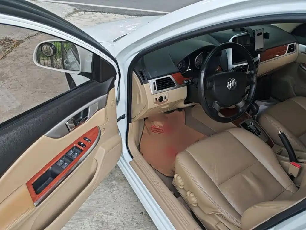 Buick Excelle 2015 — фото 16