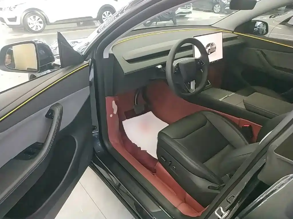 Tesla Model Y 2025 — фото 16