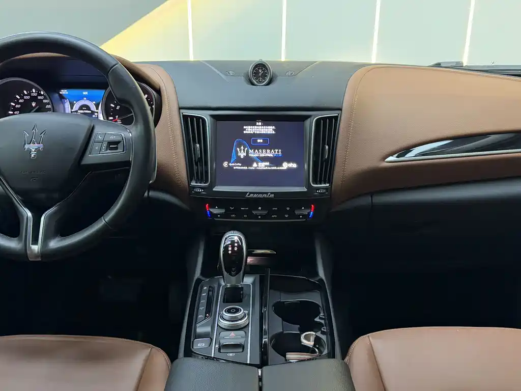 Maserati Levante 2018 — фото 15