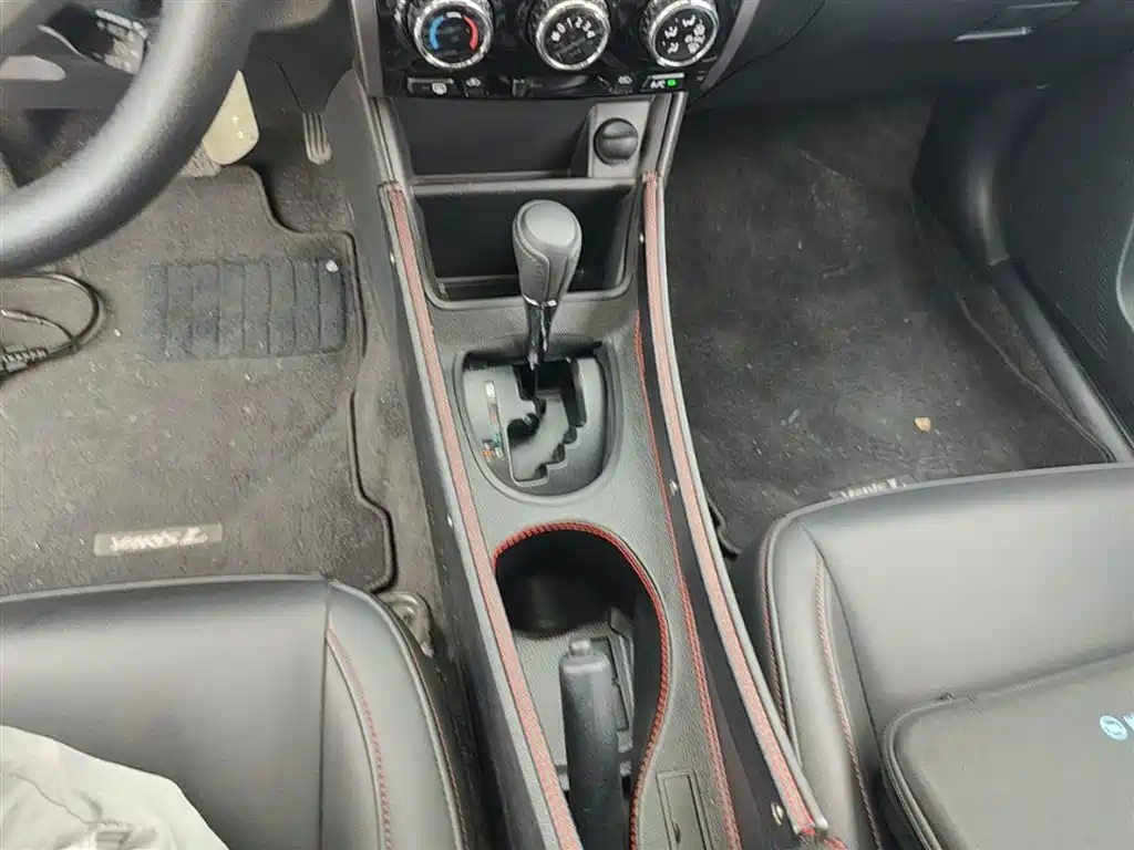 Toyota Yaris L 2022 — фото 14