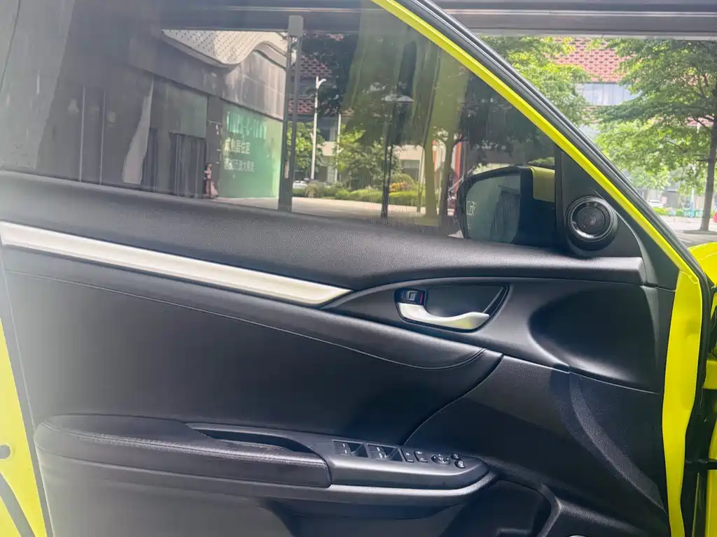 Honda Civic 2019 — фото 10