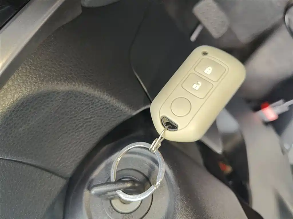 Toyota Yaris L 2022 — фото 9