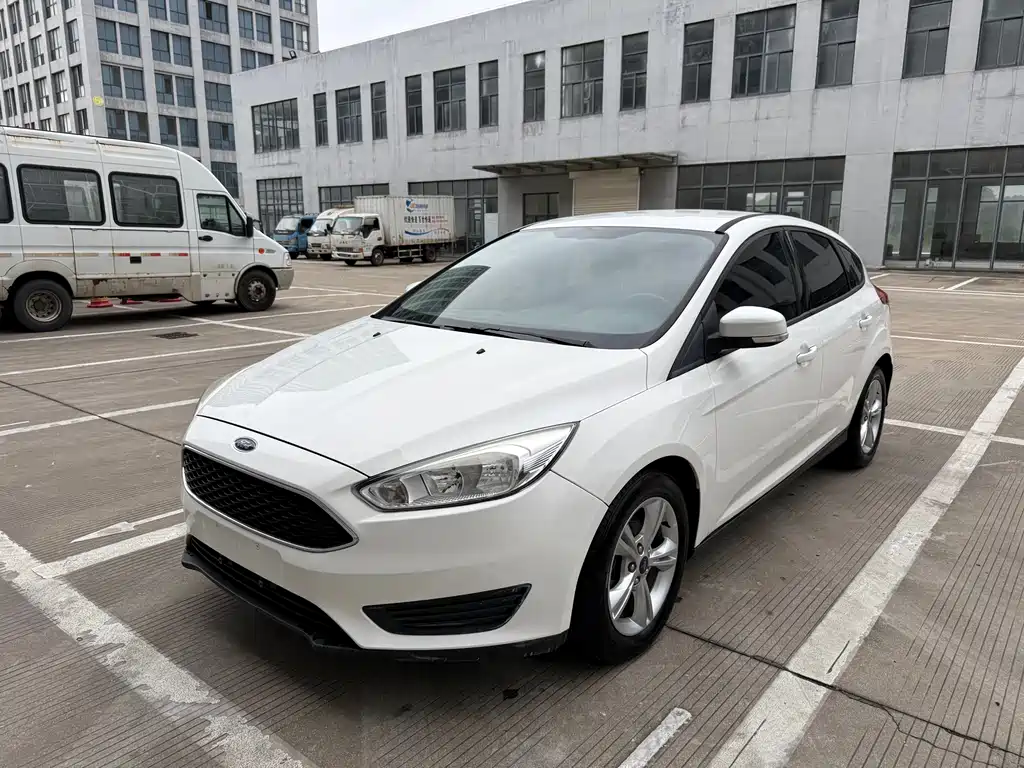 Ford Focus 2019 — фото 1