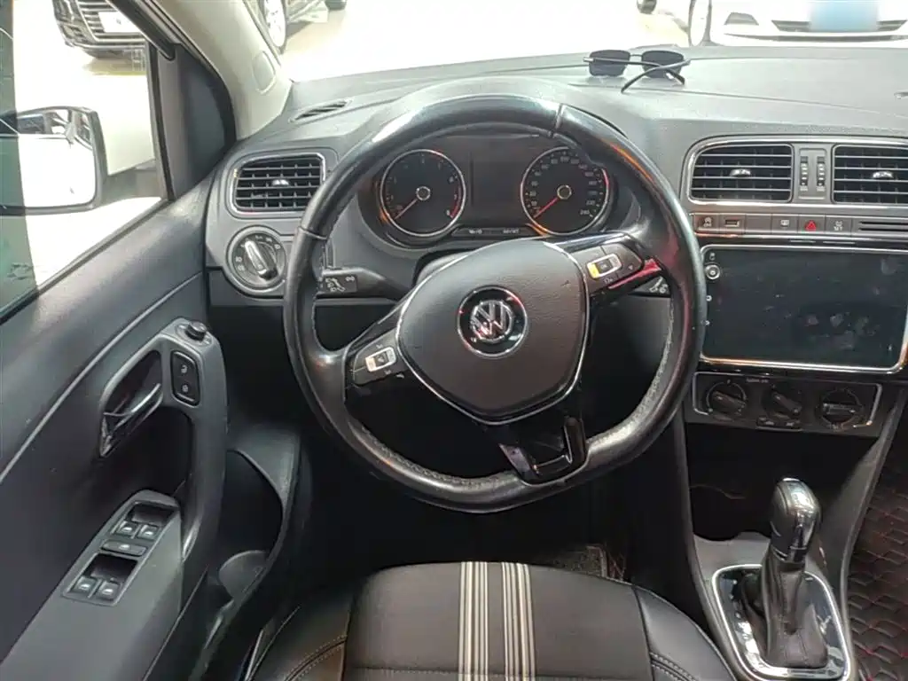 Volkswagen Polo 2018 — фото 11