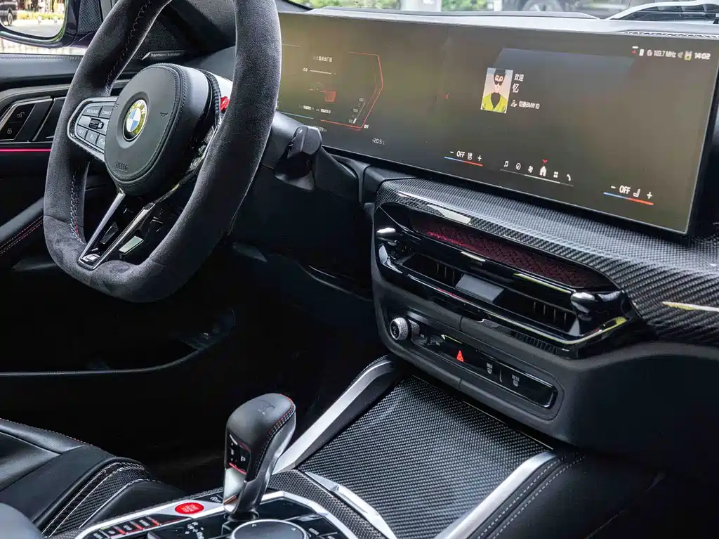 BMW M4 2025 — фото 16