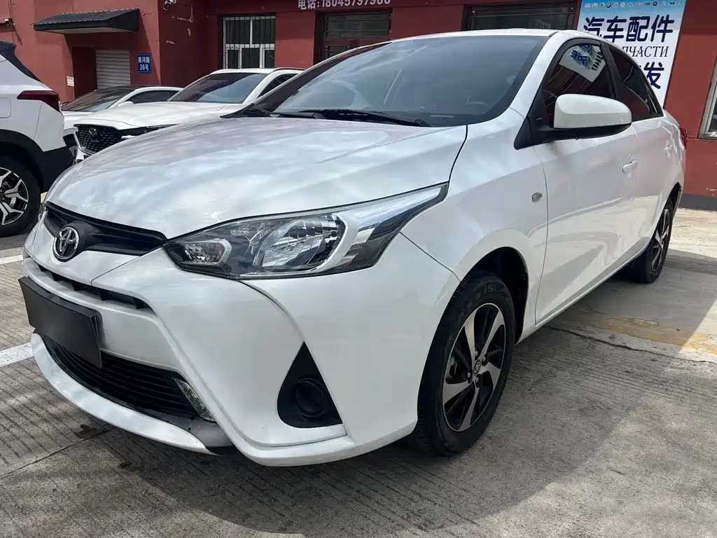 Toyota Yaris L 2022