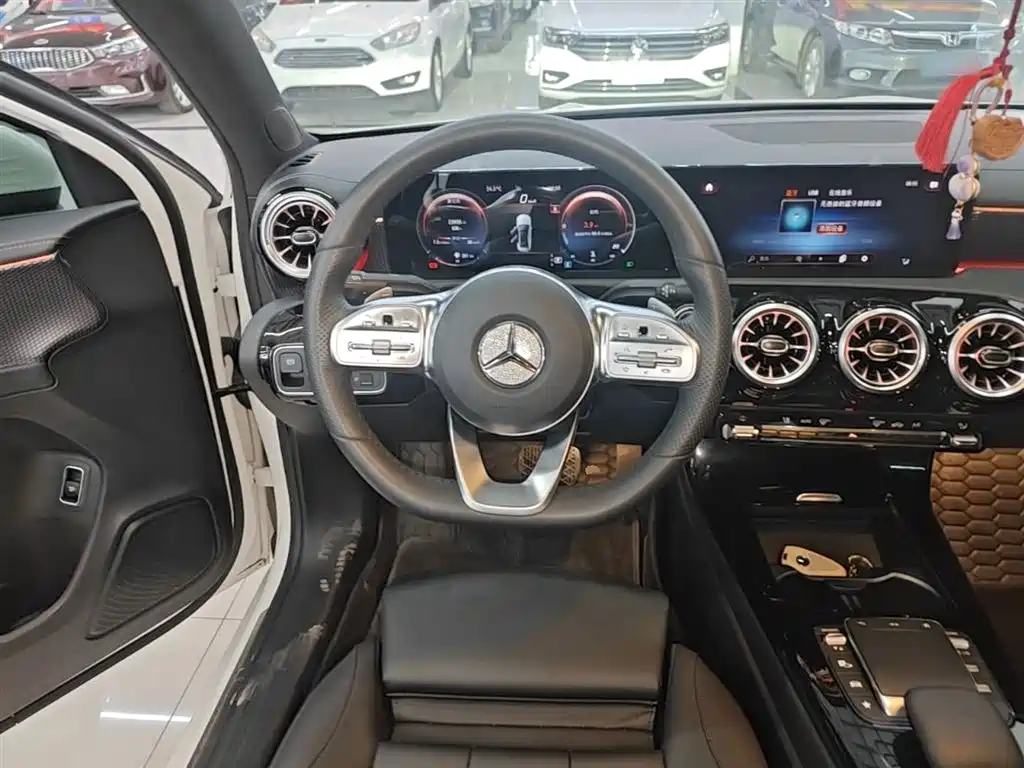 Mercedes-Benz A-Class 2022 — фото 11