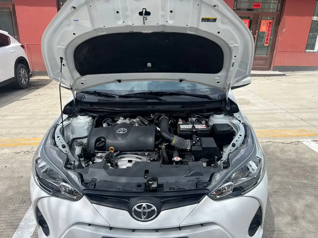 Toyota Yaris L 2022 — фото 18