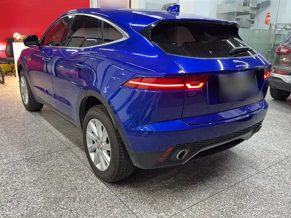 Jaguar E-PACE 2021 — фото 9