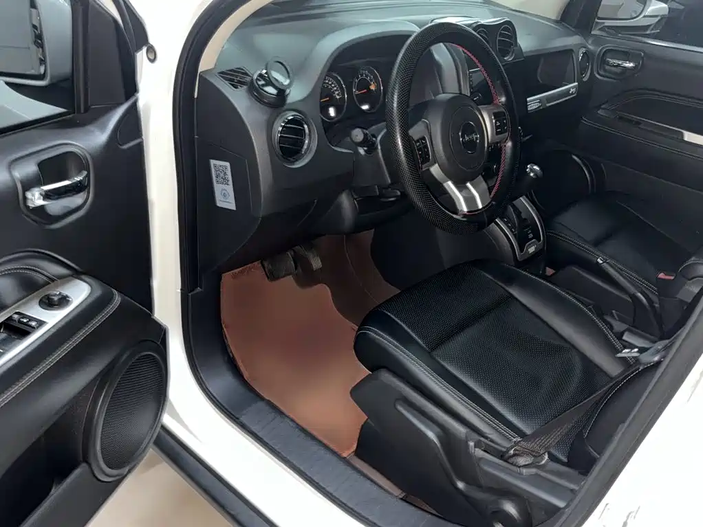 Jeep Compass 2015 — фото 10