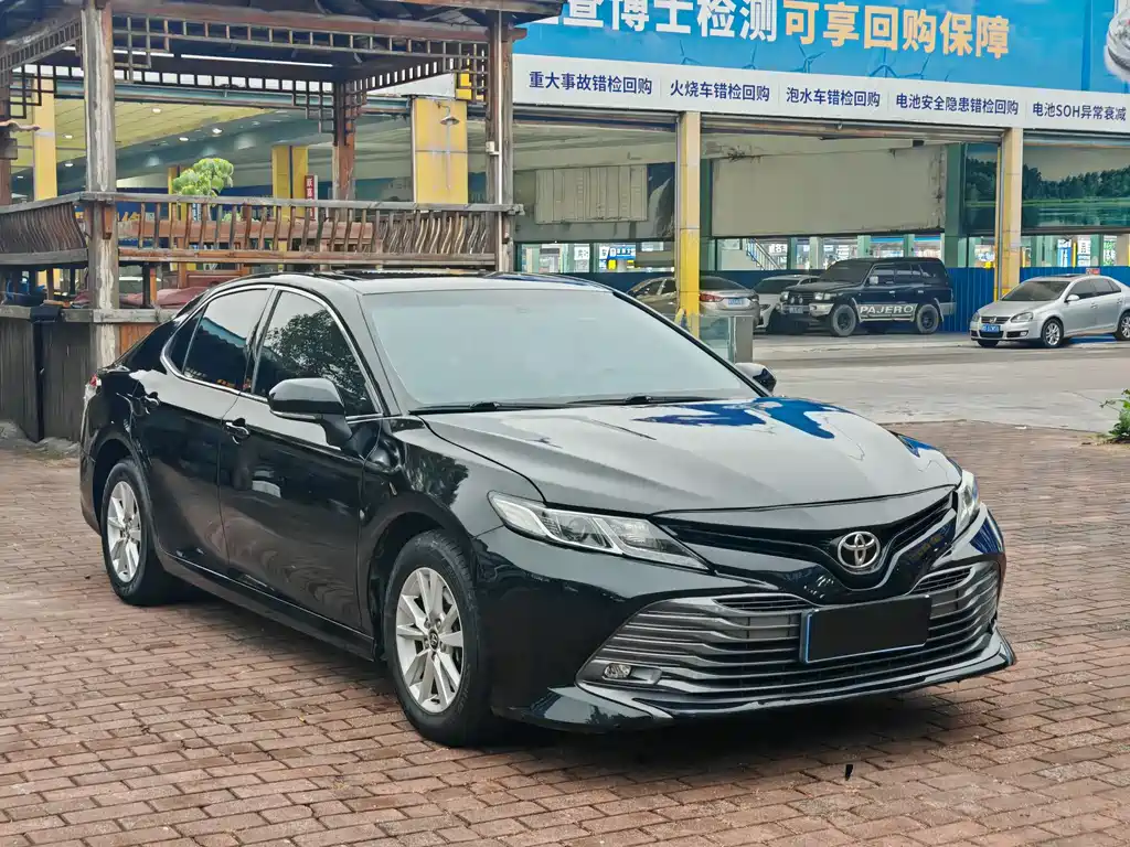 Toyota Camry 2018 — фото 3